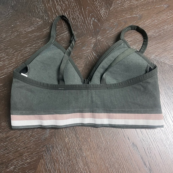 SPANX Green Sports Bra with Adjustable Straps and V-Neckline Size XL - Picture 2 of 3